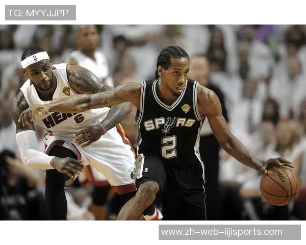 马刺与勇士首场对决精彩回顾球员表现与战术分析全景呈现